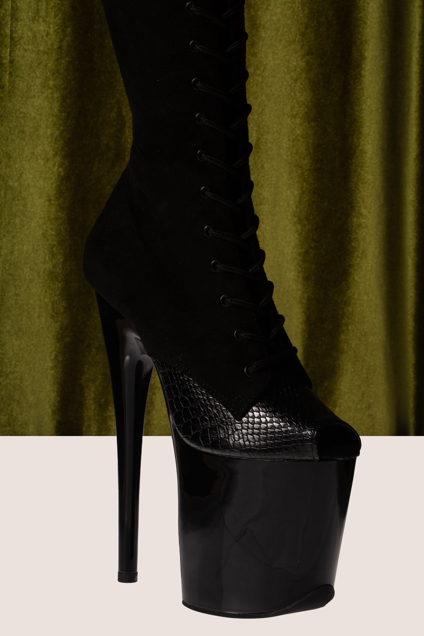 Silhouette 8 Inch Stiletto Platform Boot